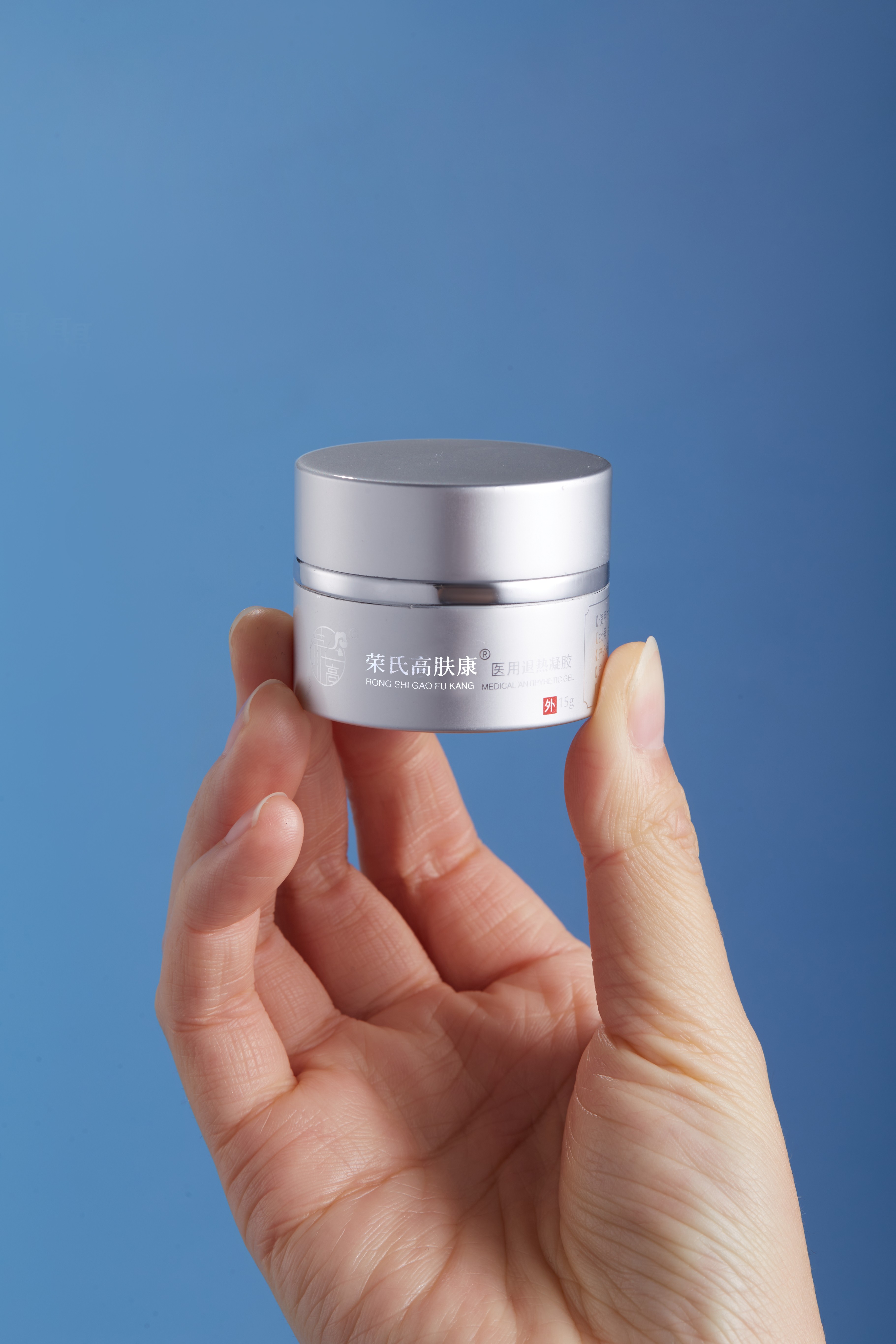 荣氏高肤康-毛囊炎反馈: 栖栖的父亲头上多年毛囊炎(粉刺) 又疼又痒，越来越严重。孝顺的栖栖给买来荣氏高肤康调理，很快解决了多年苦恼，栖栖果断加入荣氏高大爱事业(图文)